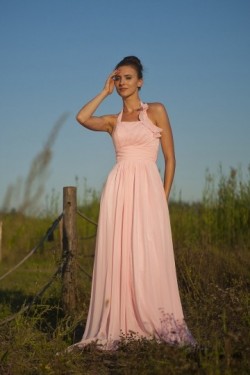 Simple robe mousseline pastel empire à col halter pour cortège mariage – JMRouge.fr