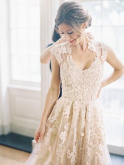 Boutique Champagne Tulle Appliques Lace V-neck Sweep Train Wedding Dresses in UK