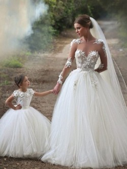 Amazing Ball Gown Scoop Neck Tulle Chapel Train Appliques Lace Long Sleeve Wedding Dress in UK
