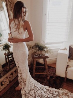 Sexy Trumpet/Mermaid Scoop Neck Lace Court Train Appliques Lace Open Back Wedding Dresses in UK