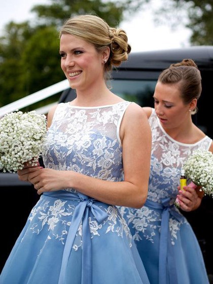 Elegant Tulle Appliques Lace Scoop Neck Tea-length Bridesmaid Dress in UK