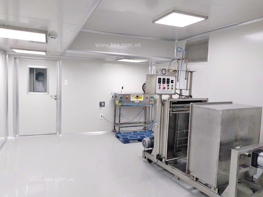 Ozone disinfection method for cleanroom
